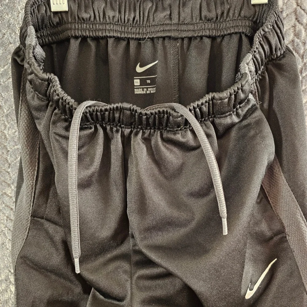 Nike Kids Black Athletic Track Pants Size XL Elastic Waist Drawstring Zip Ankles